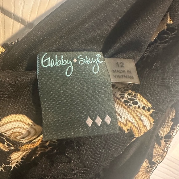 Gabby Skye Black and Gold Lace Dress - Picture 4 of 7